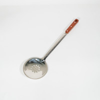 Шумовка с деревянной ручкой Узбекистан L460 D135